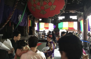 六角堂花供養・花行列1
